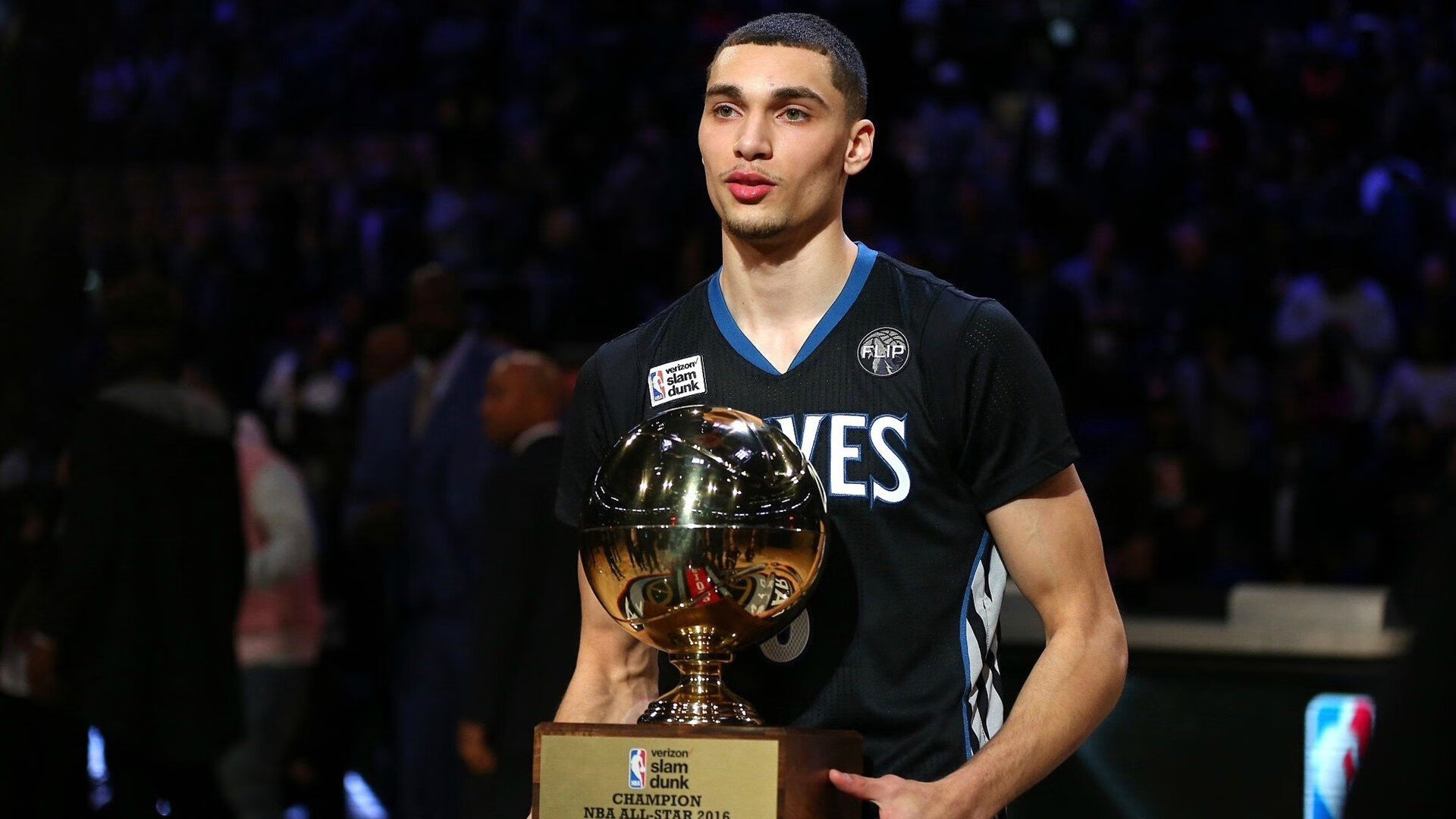 前NBA球员怀特塞德更新社媒晒照,定位显示已抵达上海,怀特塞德效力过的球队