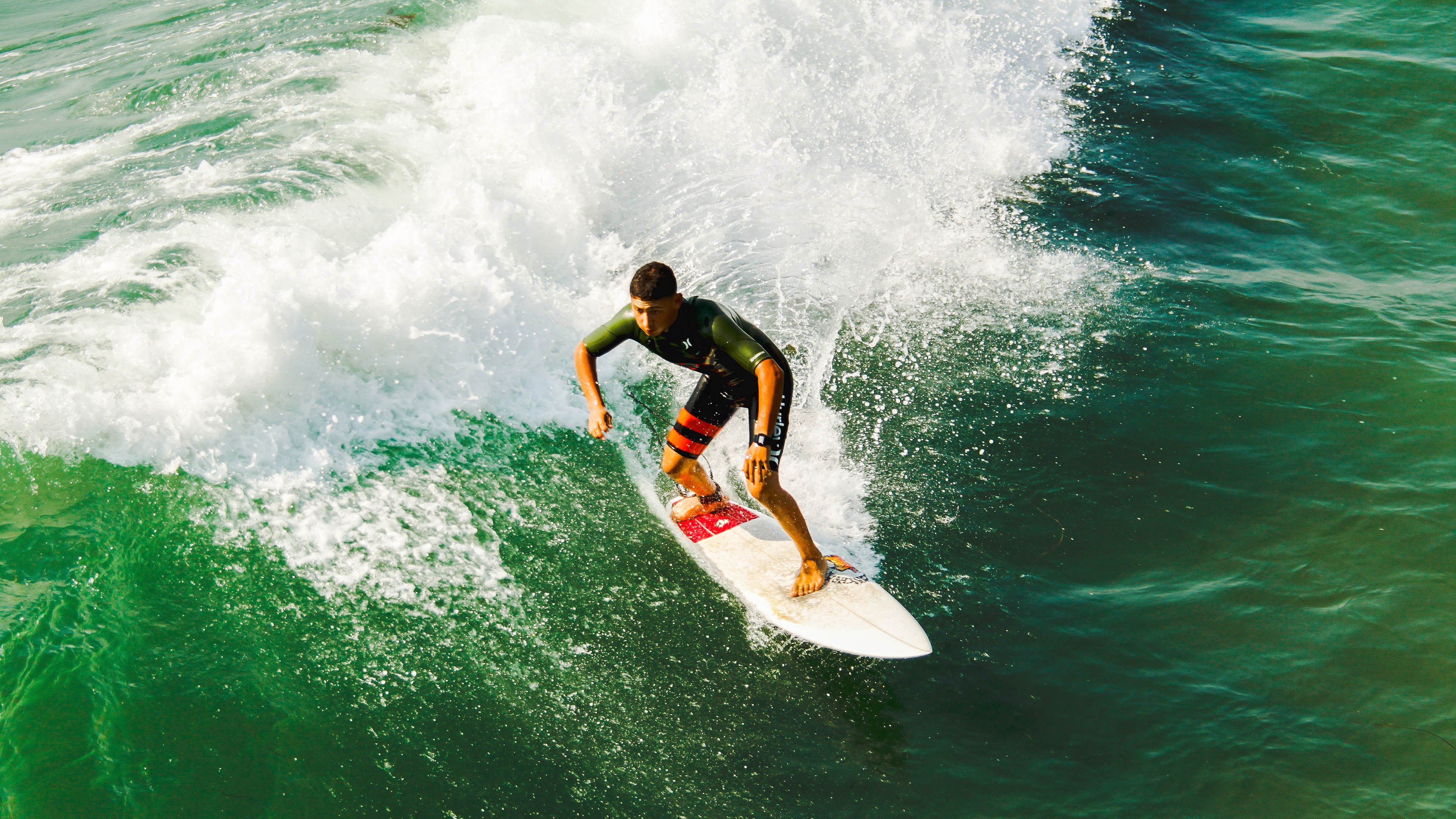 NBA选秀大会 中国内线新星首轮乐透签被选中 加盟湖人引热议